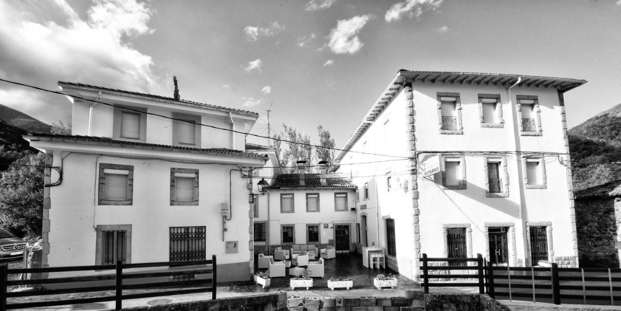 Hostal Casa Abascal Posada De Valdeon Buitenkant foto